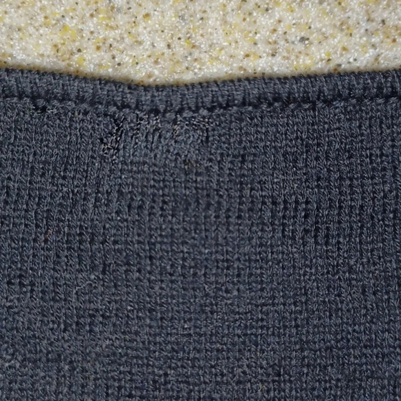 🌹Vneck sequence top - Picture 10 of 12